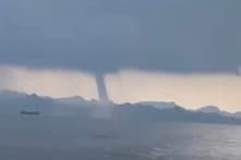 Vòi rồng cao hàng trăm mét xuất hiện trên biển ở Hải Phòng