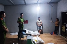 Bắc Giang: 2 tài xế trộm hàng chục tấn cám trong xe bồn của công ty chăn nuôi