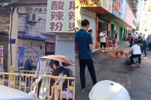 Người đàn ông chém nhiều người trên phố, truyền thông TQ nhanh chóng xóa tin [VIDEO]