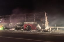 Chở 29 người, xe khách giường nằm bốc cháy dữ dội trên cao tốc La Sơn – Túy Loan 