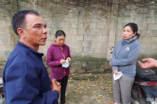 Dàn cảnh bán thuốc giả, nhóm nghi phạm chiếm đoạt tiền của 5 người