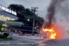 Đang đỗ trước cây xăng ở Đồng Nai, xe đầu kéo bất ngờ bốc cháy dữ dội