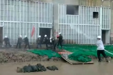 [VIDEO] Lan truyền video nghi quan chức Trung Quốc đóng giả cảnh cứu hộ