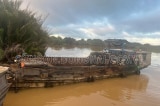 hai nhom nguoi bom hut cat trai phep tren song dong nai