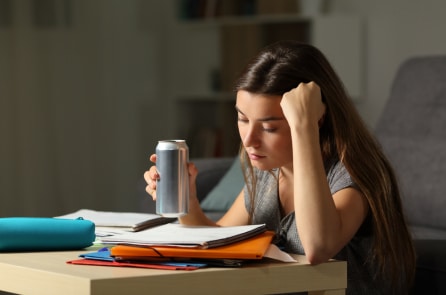 Nước tăng lực đang phá hoại sức khỏe não của bạn như thế nào?