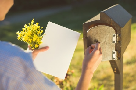 Người đưa thư giải cứu kịp thời cụ già 89 tuổi bị đột quỵ