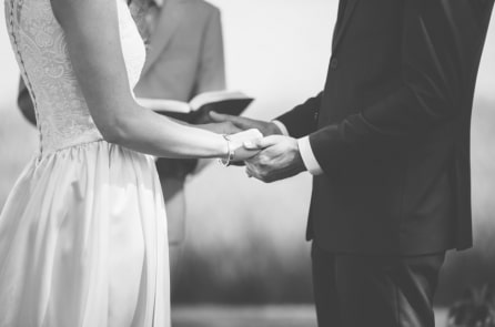 Cặp đôi 90 tuổi thực hiện lại lời thề trong đám cưới tại bệnh viện