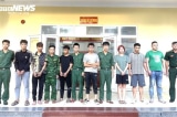 4 nguoi trung quoc duoc 3 nguoi viet dua xuat canh trai phep sang lao