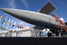 Ông Kim Jong Un thị sát nhà máy sản xuất chiến đấu cơ Sukhoi của Nga