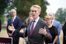 TNS Lankford muốn các đại sứ quán Mỹ giám sát chương trình cho vay nặng lãi của TQ