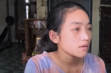 Hơn một năm hành hạ, ép bé gái ăn thằn lằn sống, bà chủ nhà bị bắt