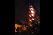 Hà Nội: Chung cư cháy dữ dội, nhiều người la hét kêu cứu trong đêm