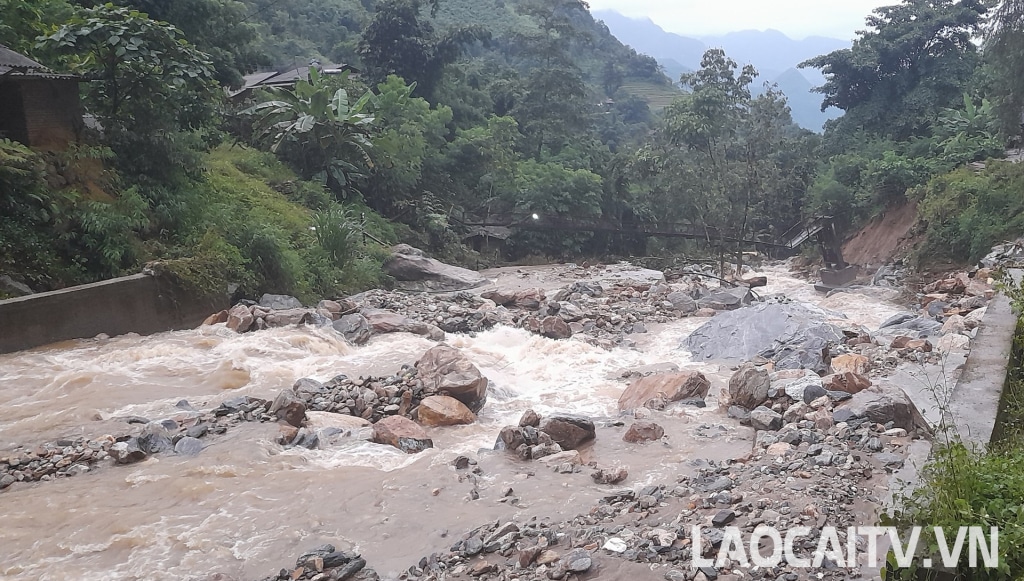 lu cuon du doi tai lao cai it nhat 2 nguoi chet 12 nguoi mat tich 0