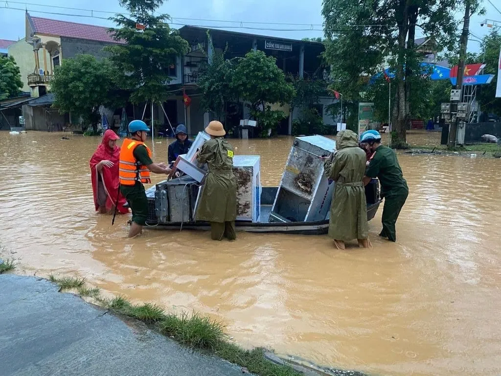 lu dang tan noc 1 200 ngoi nha tai nghe an chim trong bien nuoc6