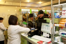 Báo Ukraine: Các nữ dược sĩ tìm cách trốn nhập ngũ