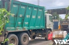 Tài xế điều khiển xe chở rác vượt ẩu khiến bé trai lớp 1 tử vong