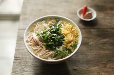 Bún thang và con gái Hà Nội