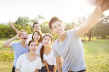 Kết bạn và giao tiếp: Liều thuốc tinh thần giúp bạn sống vui khoẻ hơn