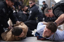 Hàng chục người Do Thái biểu tình phản đối Israel bị bắt bên ngoài Nhà Trắng