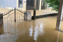 Hàng trăm nghìn học sinh ở 3 tỉnh miền Trung phải nghỉ học vì mưa lớn