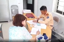 Lái ô tô ngược chiều trên cao tốc suýt gây tai nạn, nữ tài xế bị phạt 17 triệu đồng