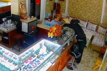 Nghi phạm cướp tiệm vàng ở Trà Vinh từng là cán bộ Cục Thi hành án