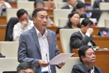 [VIDEO] ĐBQH: ‘Mỗi năm đến trường, lòng man mác buồn’ vì sách giáo khoa