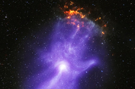 NASA giải đáp về ‘bàn tay tím’ khổng lồ trong vũ trụ