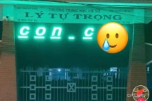 Học sinh cấp 2 hack bảng điện tử của trường, viết phản cảm