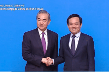 Reuters: Trung Quốc và Việt Nam xem xét kết nối đường sắt xuyên qua trung tâm đất hiếm