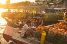 TP.HCM sẽ mua hoa ế 30 Tết ở bến Bình Đông