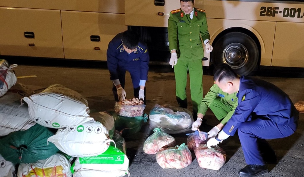 hon 16 tan noi tang trau bo boc mui bi bat tren duong di tieu thu 0