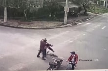 Người đàn ông đánh bạn học của con tổn thương nội sọ bị khởi tố