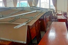 Sập la phông tại trường học: Khu nhà mới xây được 2 năm