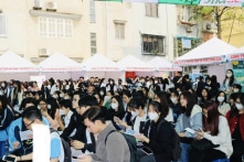 Hà Nội: Hơn 76.000 lao động phải nhận bảo hiểm thất nghiệp
