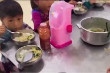 Vụ 11 HS tranh nhau bữa sáng với 2 gói mì tôm: Hiệu trưởng bị đình chỉ công tác