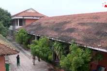 Vụ sập trần lớp học: Sau ca đại phẫu, nữ sinh hiện liệt hoàn toàn