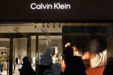 Vương quốc Anh cấm quảng cáo của Calvin Klein vì ‘vật thể hoá phụ nữ’