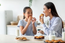 Bạn muốn bỏ đồ ăn vặt? Thử 4 mẹo sau để đảm bảo sức khỏe và cân nặng