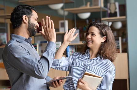 Muốn biết nhân phẩm của một người, hãy nhìn vào thái độ của họ đối với mọi việc