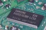 Các nhà máy dùng thiết bị sản xuất chip Mỹ tại TQ sẽ không còn được “quyền miễn trừ toàn diện”?