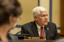 50 nhà lập pháp yêu cầu Tổng chưởng lý Garland trả lời về các trang trại cần sa liên quan ĐCSTQ