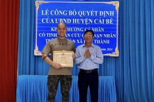 Người thanh niên cứu bé trai 3 tuổi bị ném xuống sông