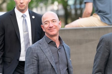 Ông Jeff Bezos: 50% dân số có thu nhập thấp nhất nên được miễn thuế thu nhập