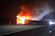Xe giường nằm bốc cháy trên cao tốc Vĩnh Hảo-Phan Thiết