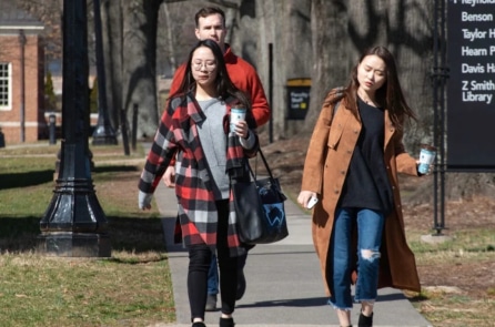 Đằng sau bí mật sinh viên Trung Quốc không dám nói về chính trị