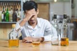 1 ly rượu mỗi ngày: Không mang lại lợi ích sức khỏe đáng kể nào