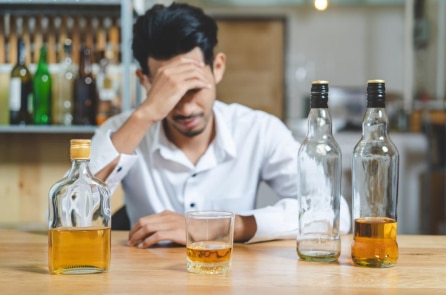 1 ly rượu mỗi ngày: Không mang lại lợi ích sức khỏe đáng kể nào