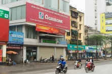 Các ngân hàng phải công khai lãi suất cho vay theo ‘chế tài của dư luận’