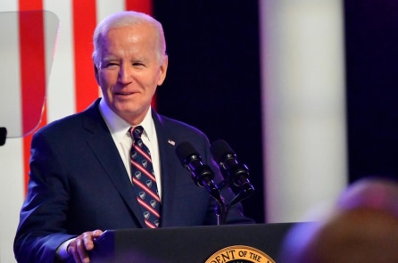 Ông Biden vinh danh người chuyển giới vào Lễ Phục sinh, ông Trump và cánh hữu phản đối